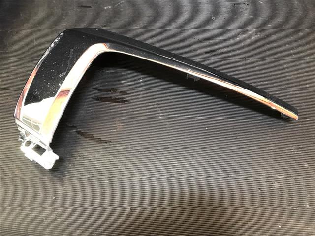 Lh Front Bumper Garnish Centre