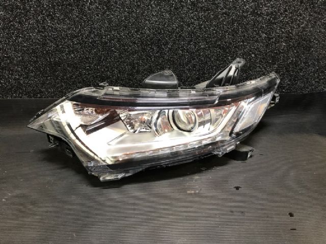 L Headlight (halogen)