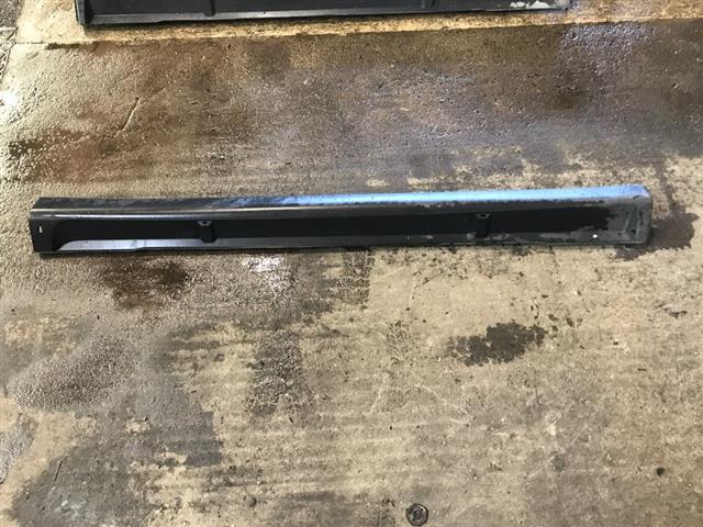 R Side Skirt