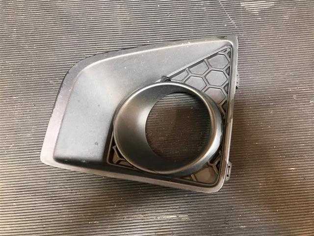 R Spotlight Bezel