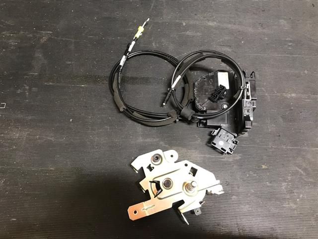 Lr Door Lock Mechanism