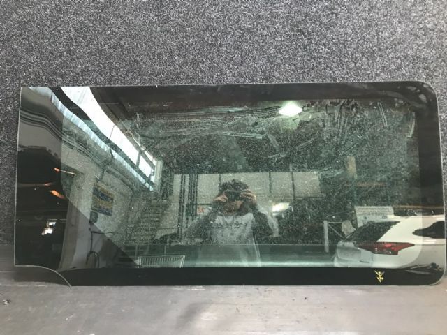 R Side Load Door Fixed Glass