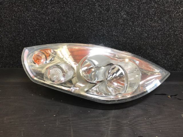 R Headlight