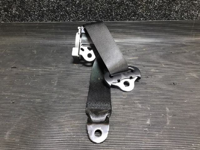 Lr Rear Seat Belt