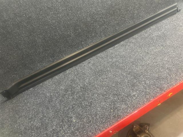R Side Skirt