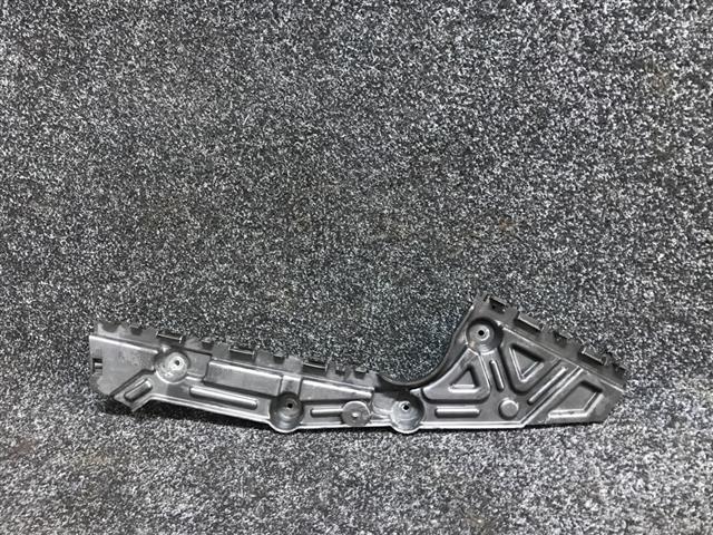 Lr Bumper Retainer