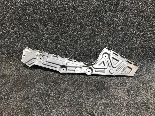 Lr Bumper Retainer