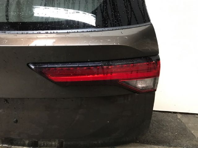 R Tailgate Light