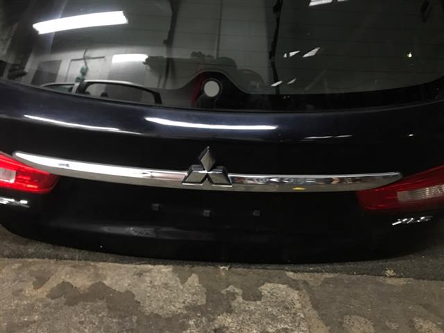 Tailgate Garnish 1 Piece