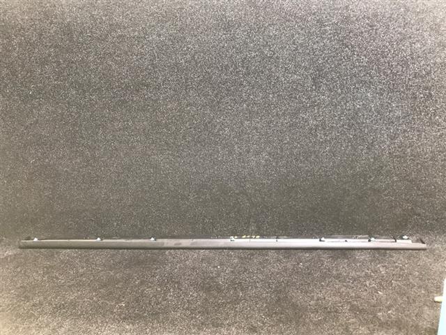 R Side Skirt