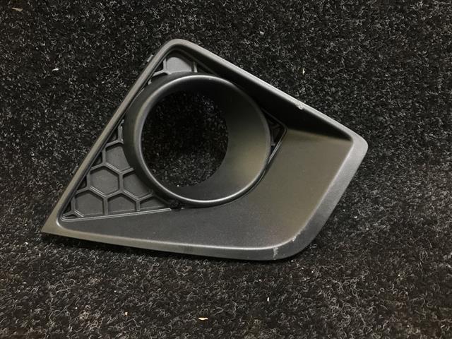 R Spotlight Bezel