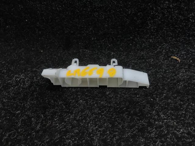 Lr Bumper Retainer