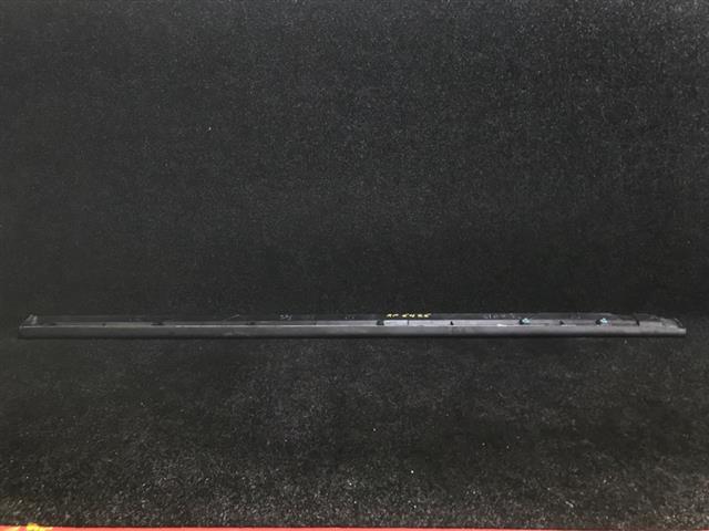 R Side Skirt