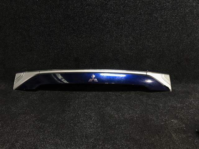 Tailgate Garnish 1 Piece