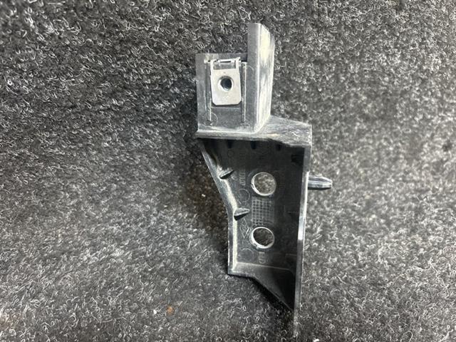 R Headlight Mount Bracket