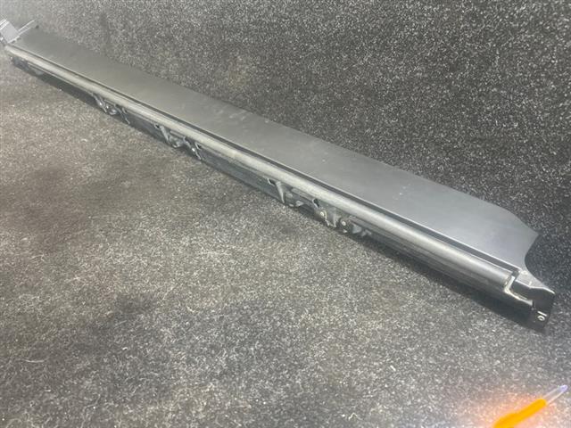 R Side Skirt