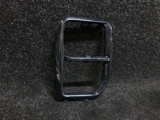R Spotlight Bezel