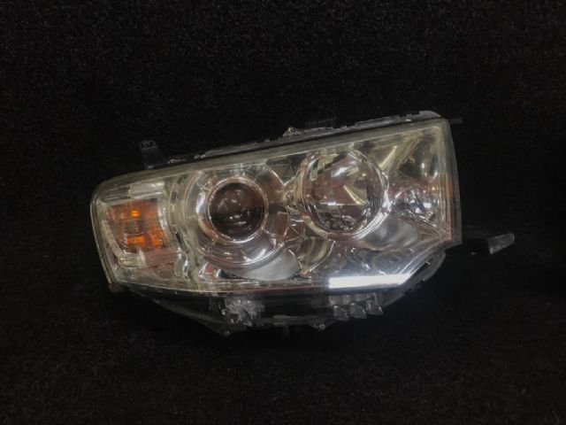 R Headlight