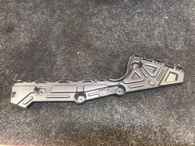 Lr Bumper Retainer