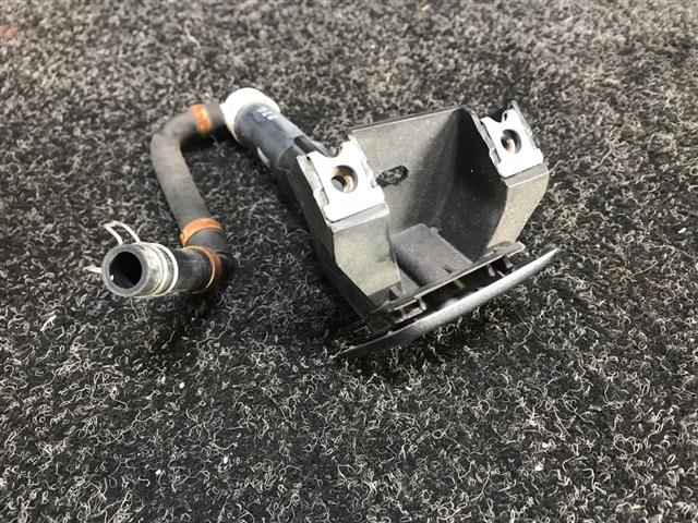 L Headlight Washer Jet