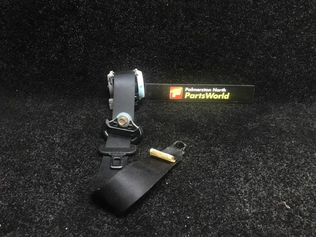 Lr Rear Seat Belt