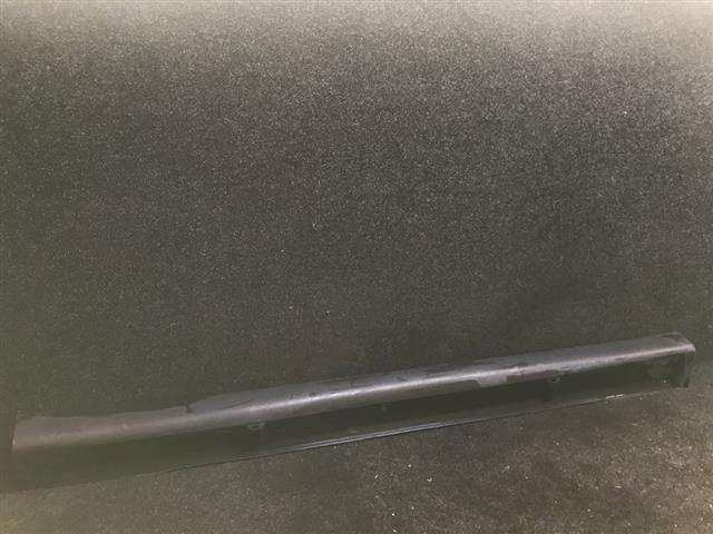 R Side Skirt