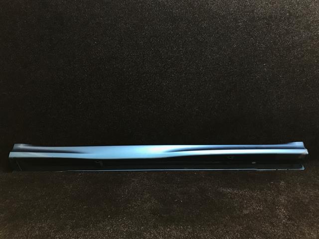 R Side Skirt