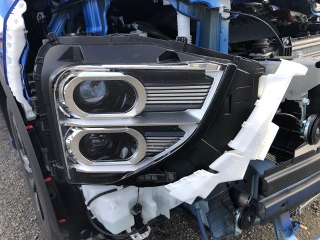 R Headlight (led)