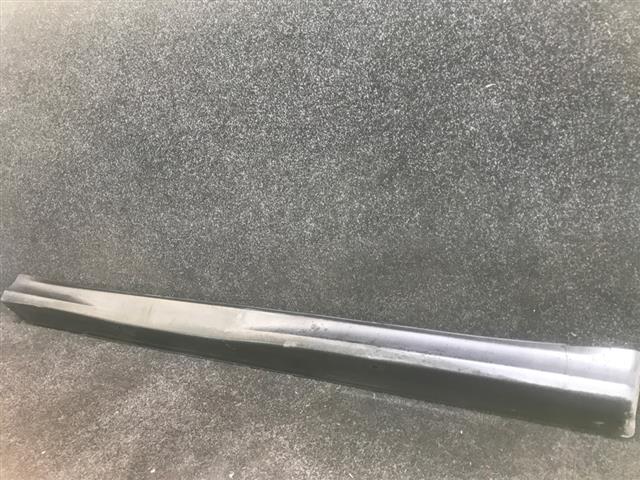 R Side Skirt