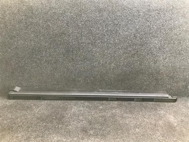 R Side Skirt