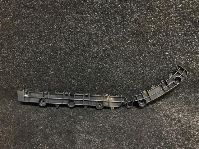 Lr Bumper Retainer