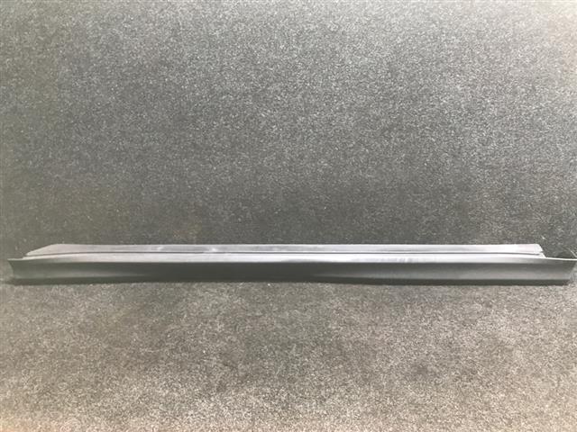 R Side Skirt