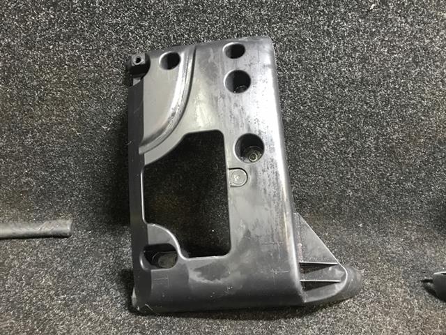 Lr Bumper Retainer