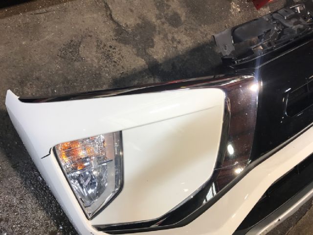 Rh Front Bumper Garnish Upper