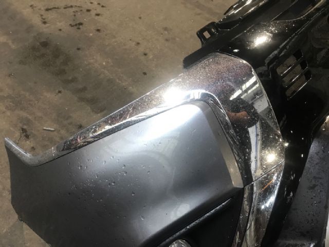 Rh Front Bumper Garnish Centre