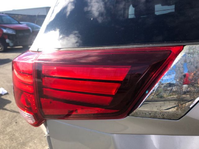 L Tailgate Light