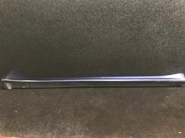R Side Skirt