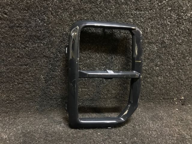 R Spotlight Bezel