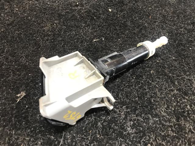R Headlight Washer Jet
