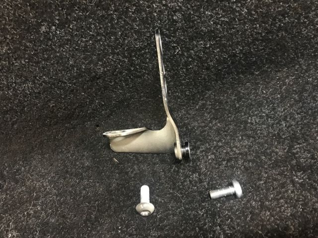 R Lower Tailgate Hinge