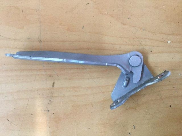 R Bonnet Hinge
