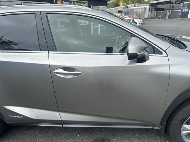 Lexus NX300h - AYZ15