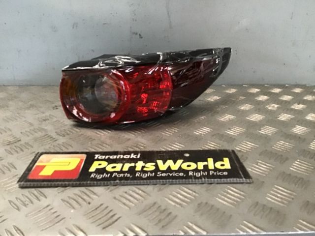 R Tail Light (halogen)