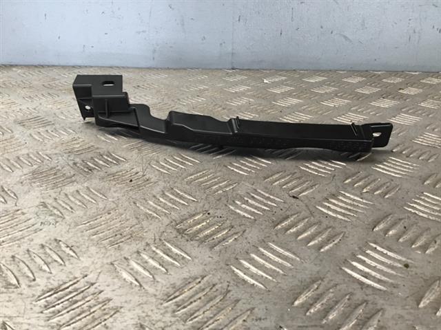 Lr Bumper Retainer