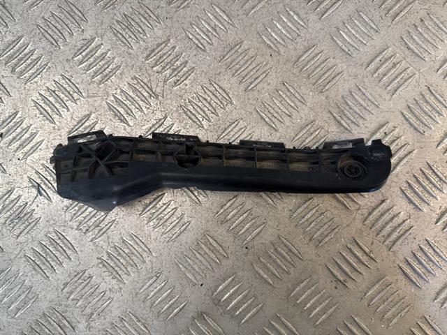 Lr Bumper Retainer