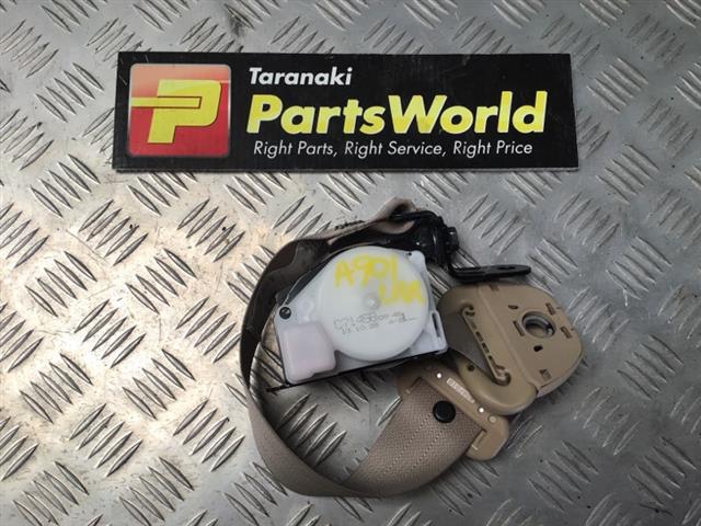 Lr Rear Seat Belt