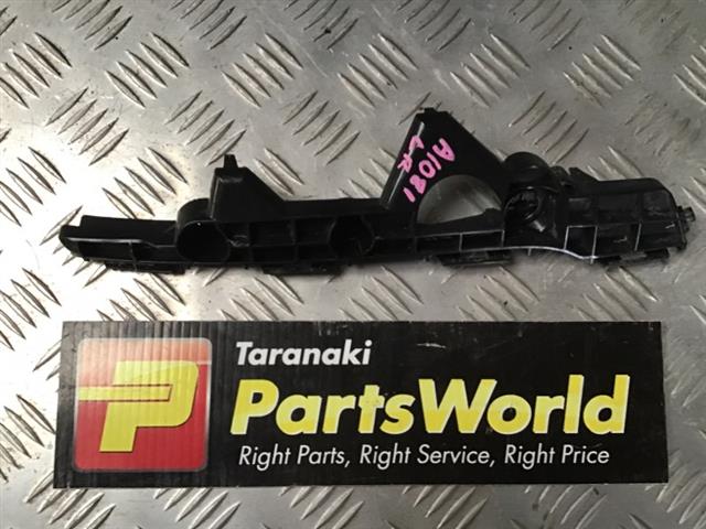 Lr Bumper Retainer