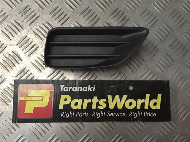 Lh Front Bumper Garnish Centre