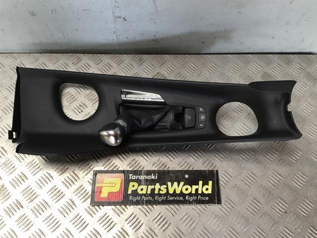 Gearshift Surround / Trim