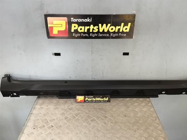 R Side Skirt